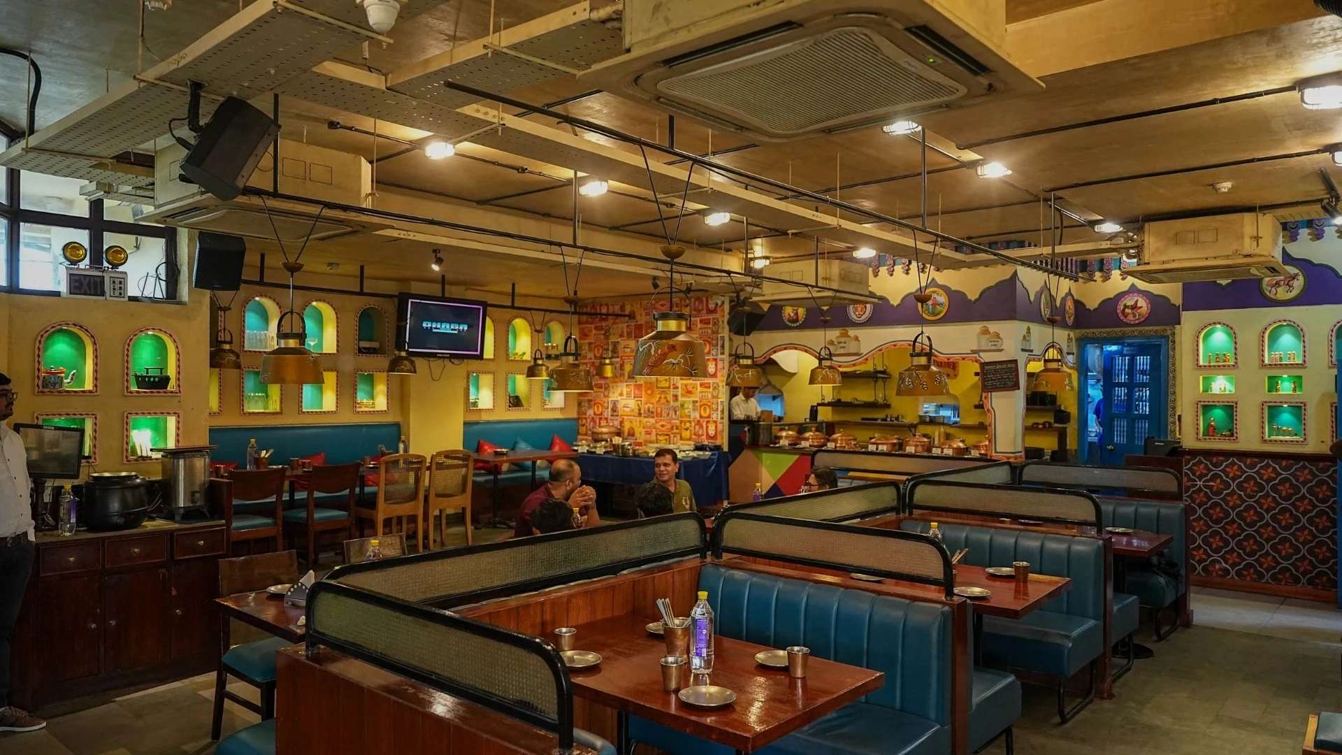 Molly Rooftop Bar and Lounge